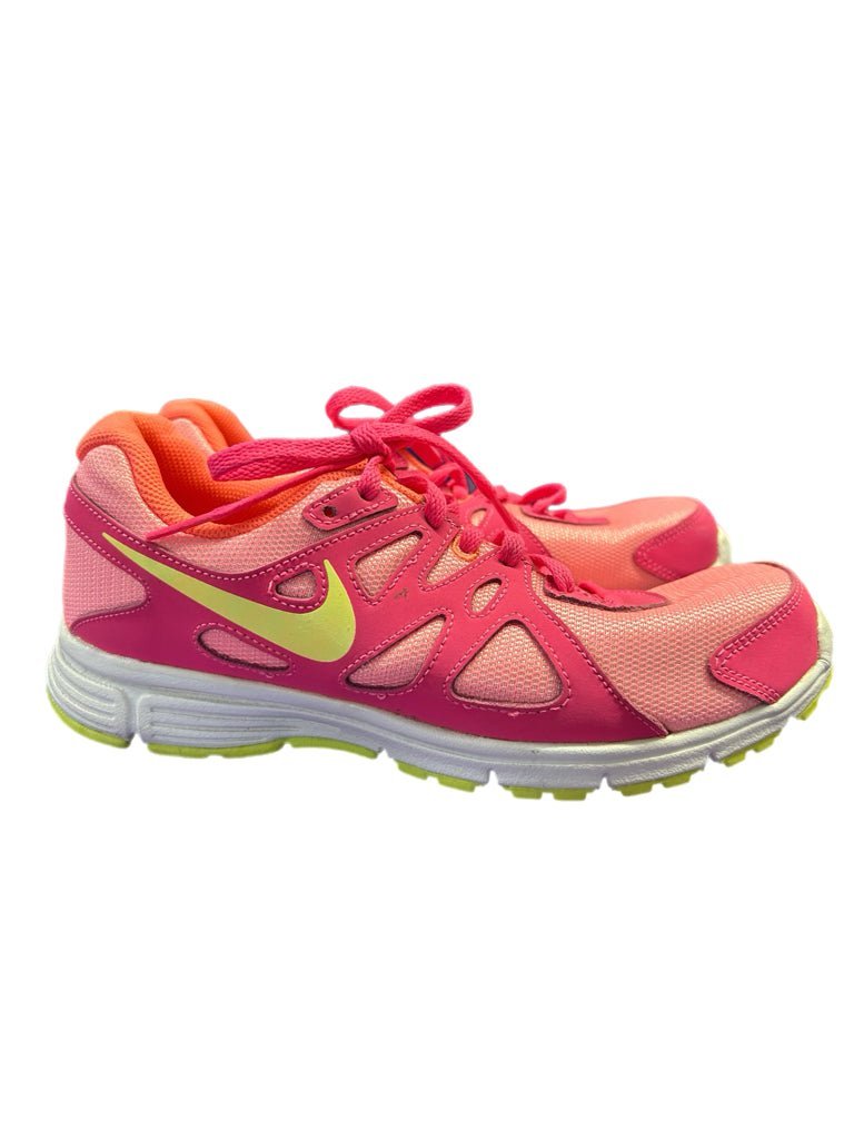 Nike Revolution 2 Sport Trainers Sneakers Shoes SIZE 6.5 Y 555090-100 | Finer Things Resale