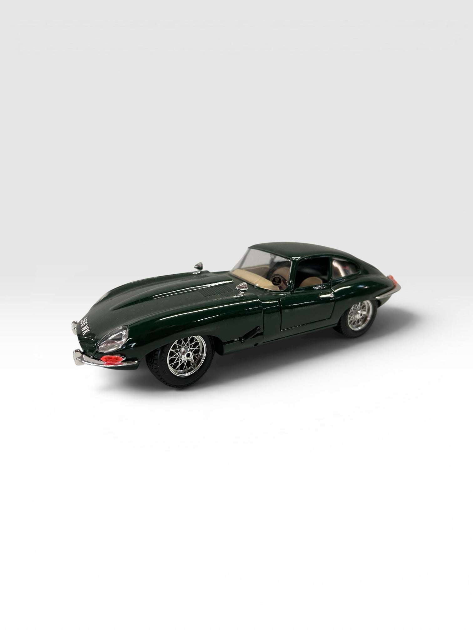 Bburago Jaguar E-Type Coupe 1961 British Racing Diecast Car 1:18 scale Italy | Finer Things Resale