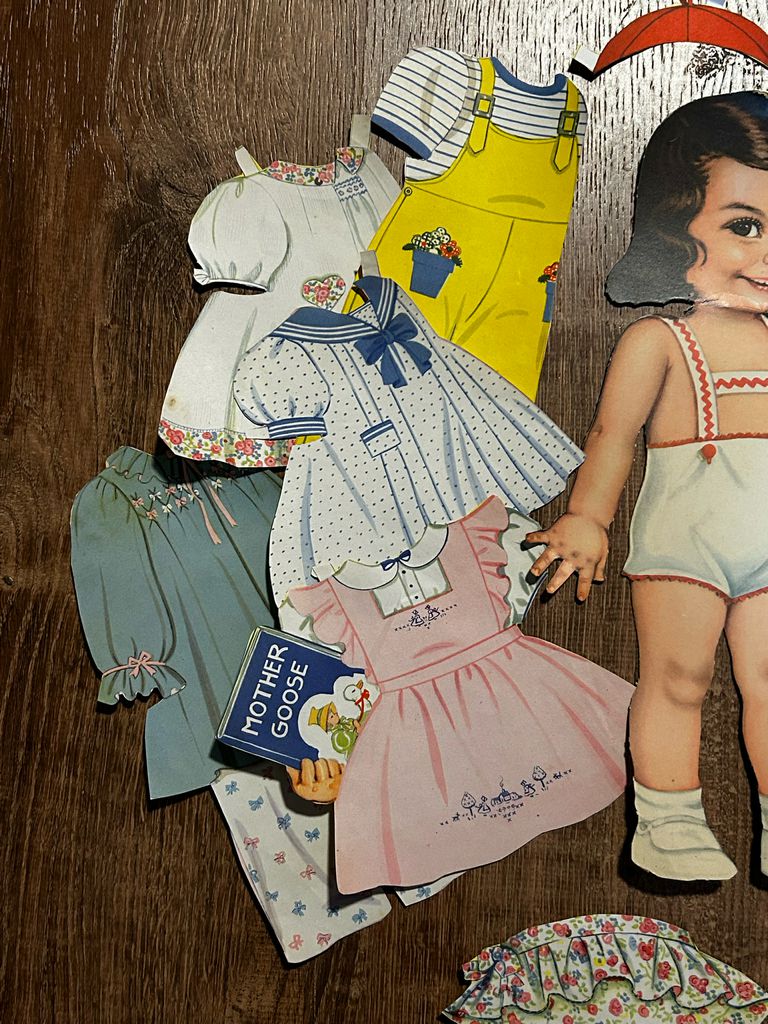 Whitman Carolyn Lee Paper Dolls #984 VINTAGE 1940s 28 pieces | Finer Things Resale