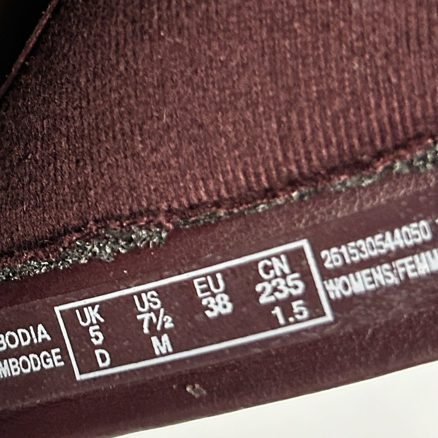 Clarks Burgandy Wine Low Heel Ankle Boots SIZE 7.5 M | Finer Things Resale