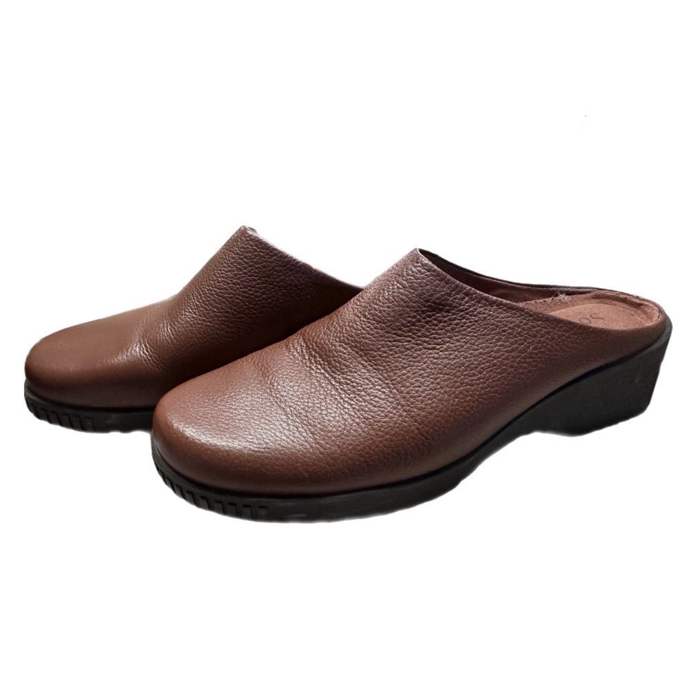 Sole Choice Waffle Slip On Mules Shoes SIZE 8.5 | Finer Things Resale