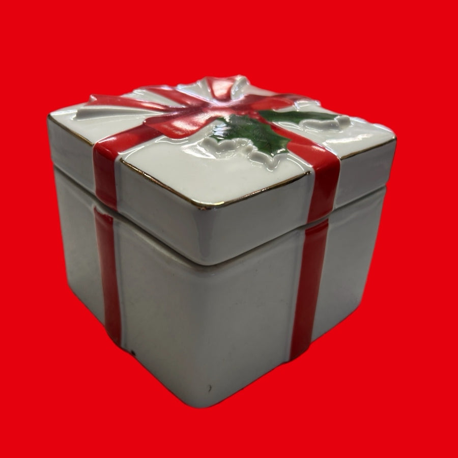 Mount Clemens Pottery Christmas Bow Holly Gift Trinket Box Japan VINTAGE 1980s