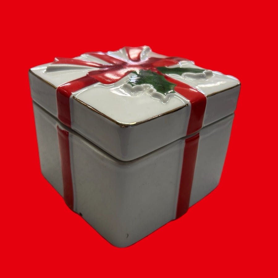 Mount Clemens Pottery Christmas Bow Holly Gift Trinket Box Japan VINTAGE 1980s | Finer Things Resale