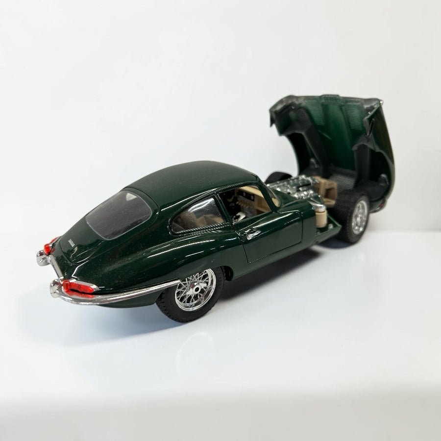 Bburago Jaguar E-Type Coupe 1961 British Racing Diecast Car 1:18 scale Italy | Finer Things Resale