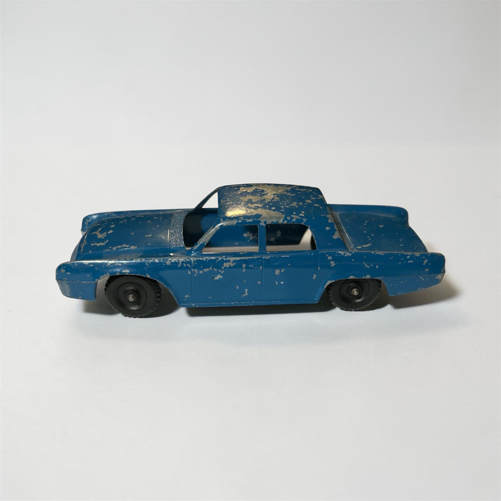 Hubley Lincoln Sedan Pressed Steel Toy Car No 401 VINTAGE 1960's | Finer Things Resale