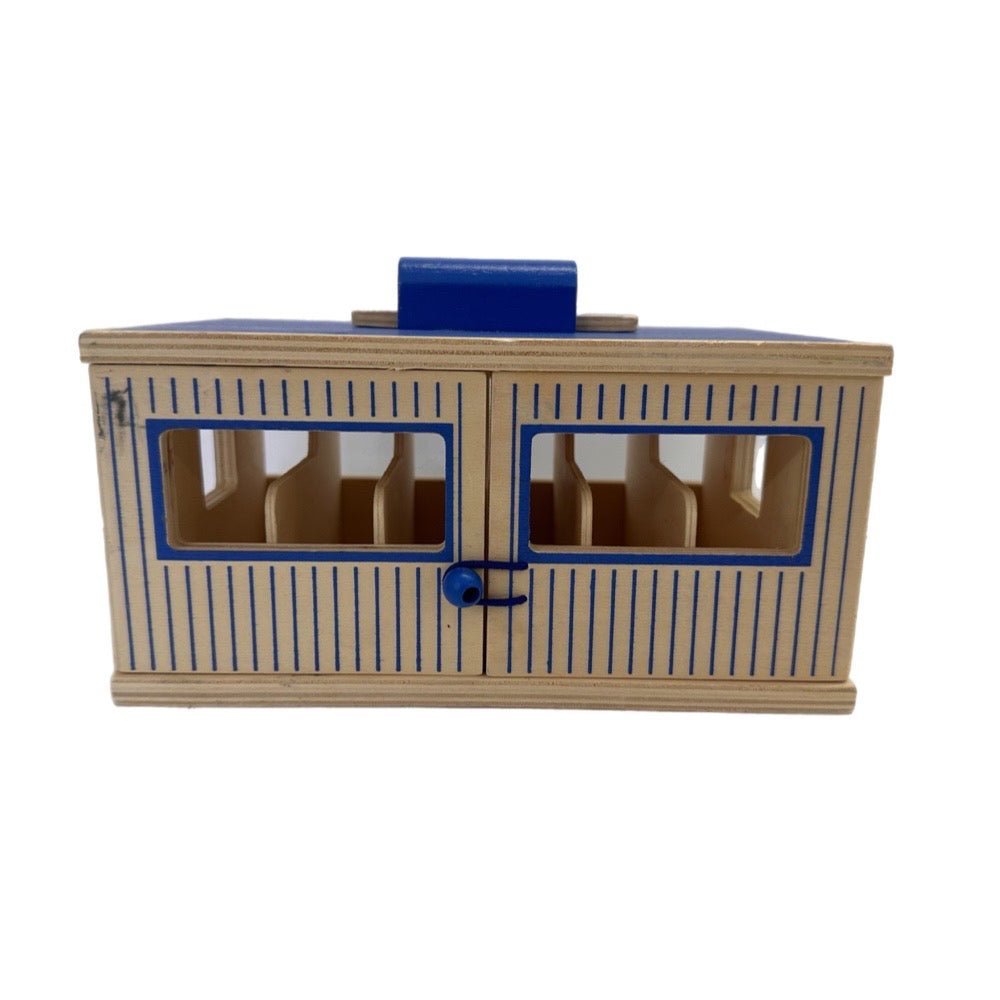 Breyer Horses Farms wooden carry stable Stablemates 59217 | Finer Things Resale