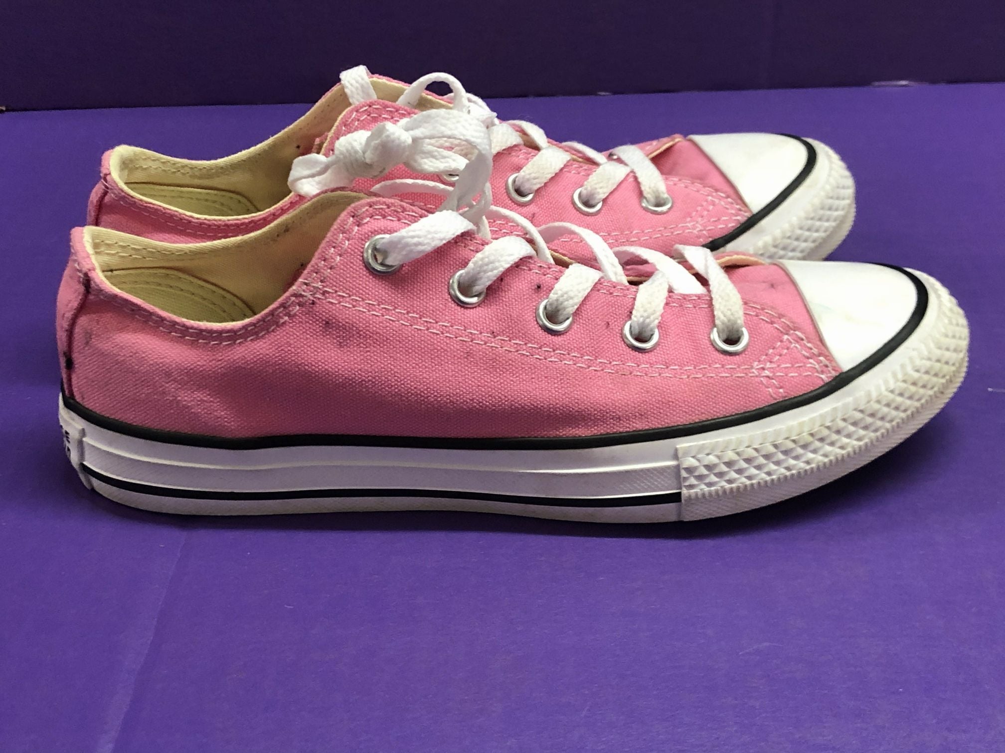 Converse Chuck Taylor All Stars Sneakers shoes SIZE 2 | Finer Things Resale