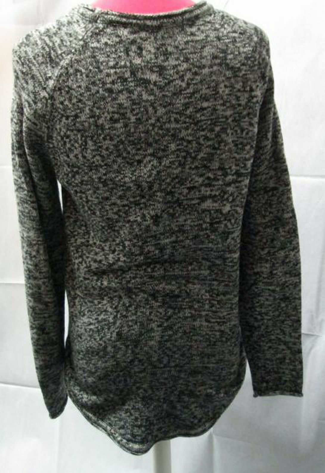 Jeanne Pierre long sleeve crew neck sweater SIZE MEDIUM | Finer Things Resale