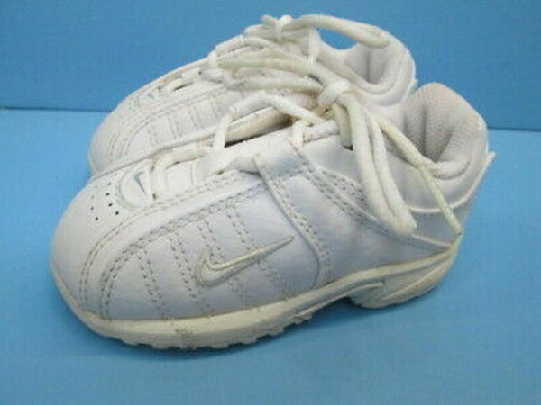 Nike athletic sneakers shoes SIZE 6 | Finer Things Resale
