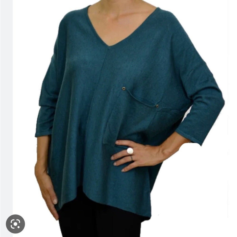 Kerisma Raven short sleeve stretchy v-neck sweater SIZE M/L | Finer Things Resale