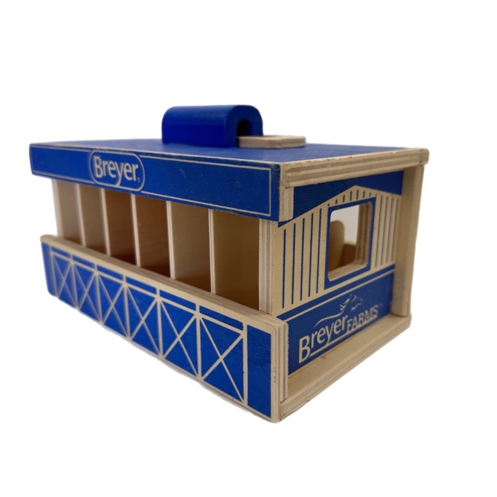 Breyer Horses Farms wooden carry stable Stablemates 59217 | Finer Things Resale