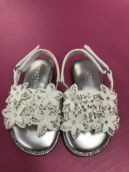 Kenneth Cole Reaction Brie Slide-T dress sandals SIZE 6 | Finer Things Resale