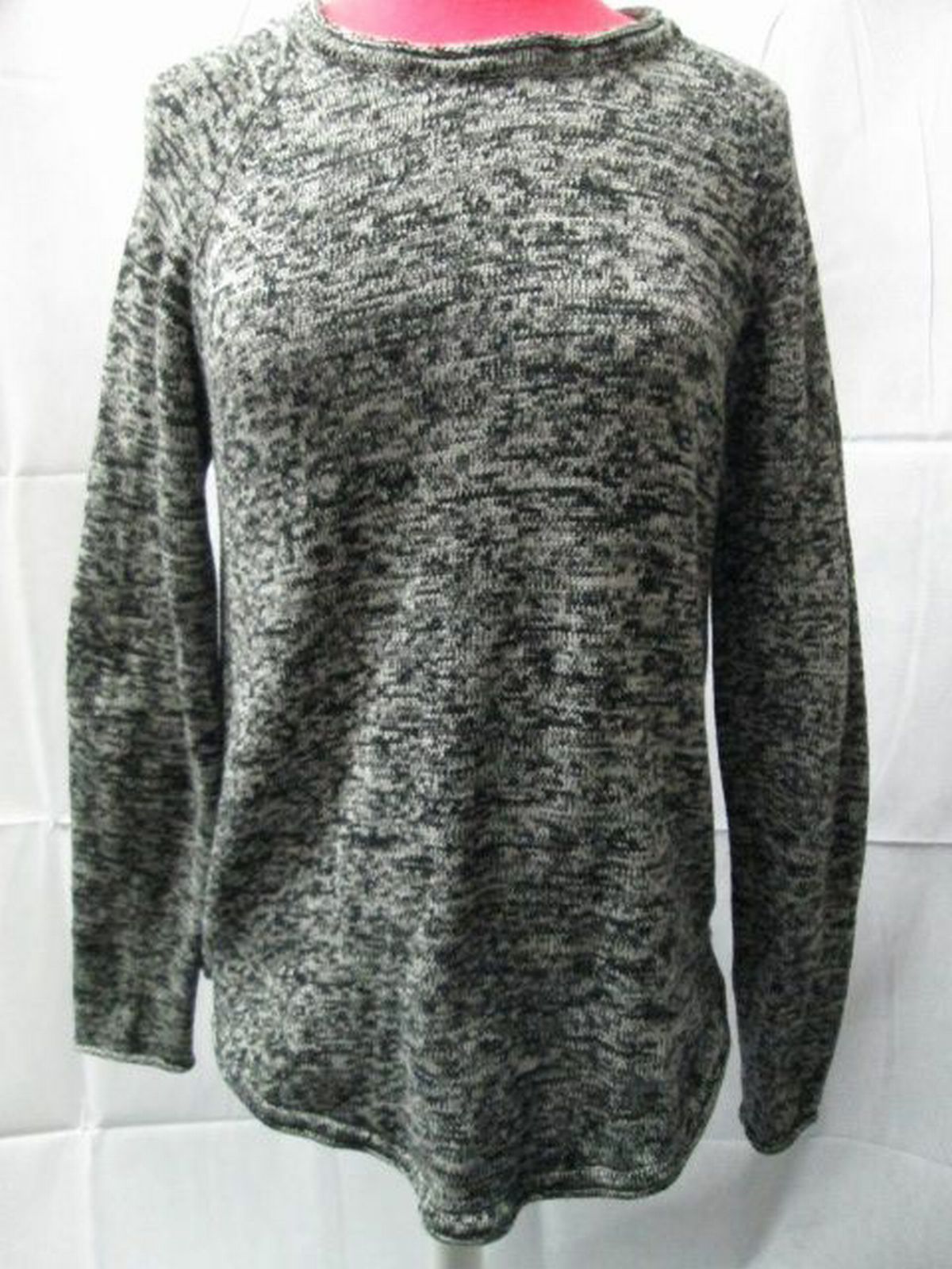 Jeanne Pierre long sleeve crew neck sweater SIZE MEDIUM | Finer Things Resale