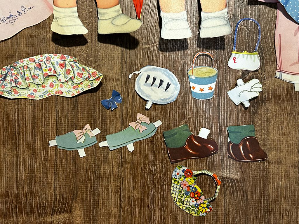 Whitman Carolyn Lee Paper Dolls #984 VINTAGE 1940s 28 pieces | Finer Things Resale