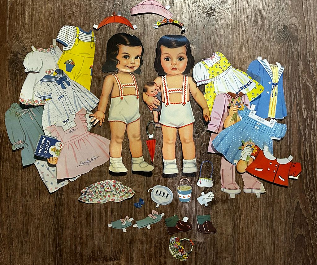 Whitman Carolyn Lee Paper Dolls #984 VINTAGE 1940s 28 pieces | Finer Things Resale