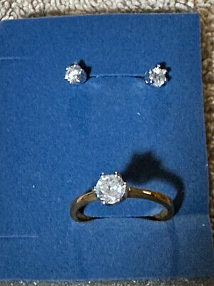 Avon Goldtone and CZ Solitaire Ring & Stud Earring Set SIZE 10 NEW! Vintage 2001 | Finer Things Resale