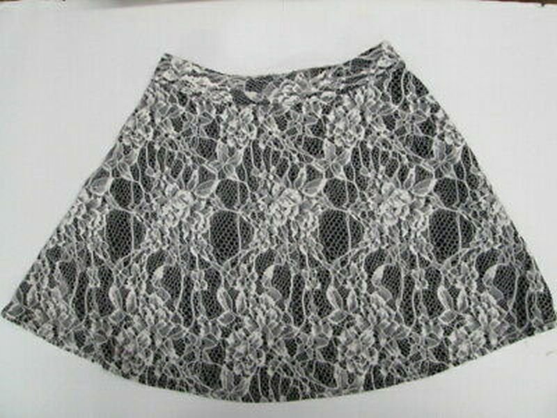 iZ Byer Girl floral lace skirt GIRLS SIZE SMALL 7/8 | Finer Things Resale