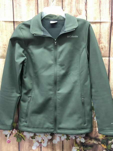 Columbia light weight jacket SIZE MEDIUM | Finer Things Resale