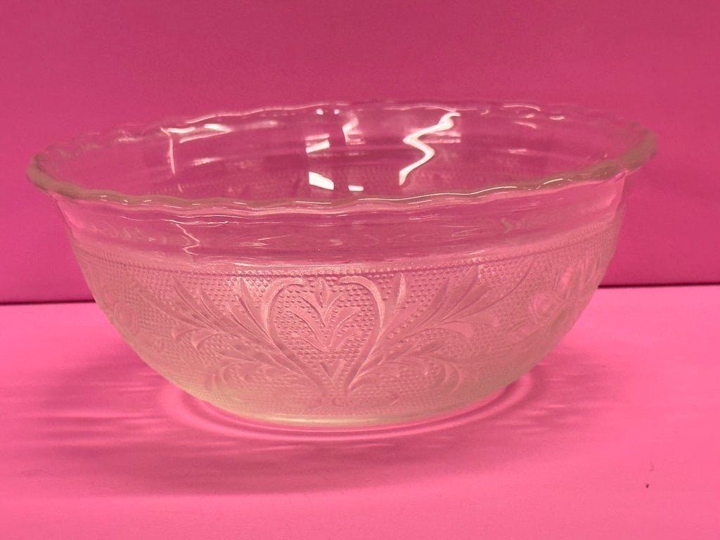 Anchor Hocking Sandwich scalloped bowl 6.5" VINTAGE | Finer Things Resale