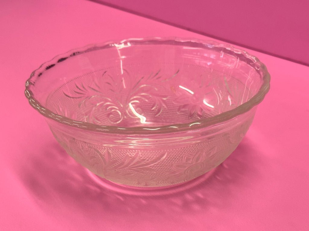 Anchor Hocking Sandwich scalloped bowl 6.5" VINTAGE | Finer Things Resale