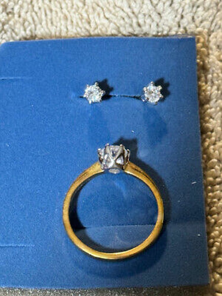 Avon Goldtone and CZ Solitaire Ring & Stud Earring Set SIZE 10 NEW! Vintage 2001 | Finer Things Resale